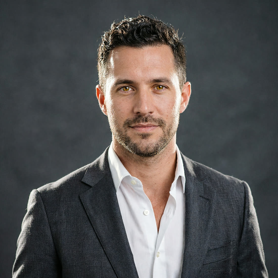 AI photoshoot: corporate headshot in a suit